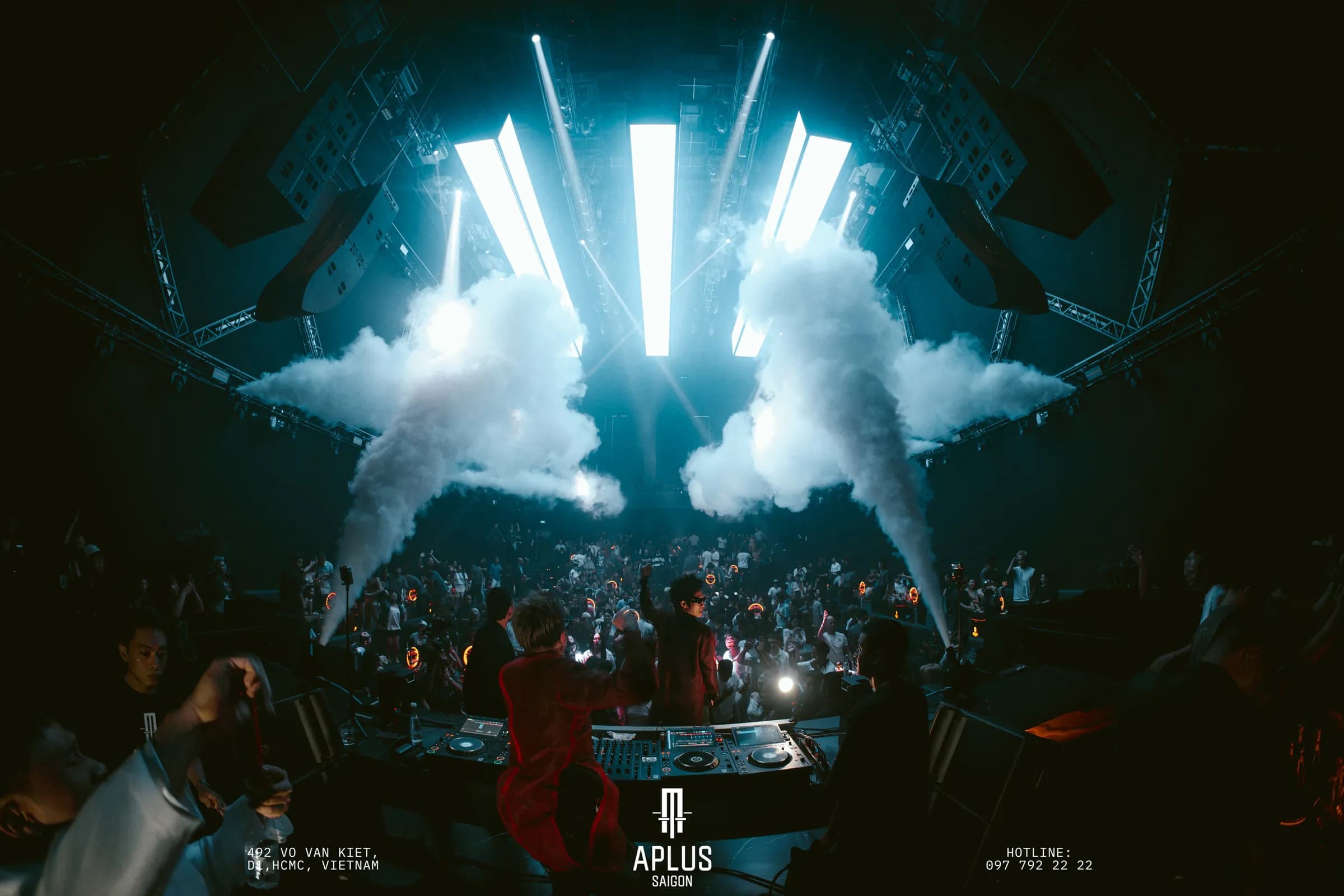 MC performing at APLUS
